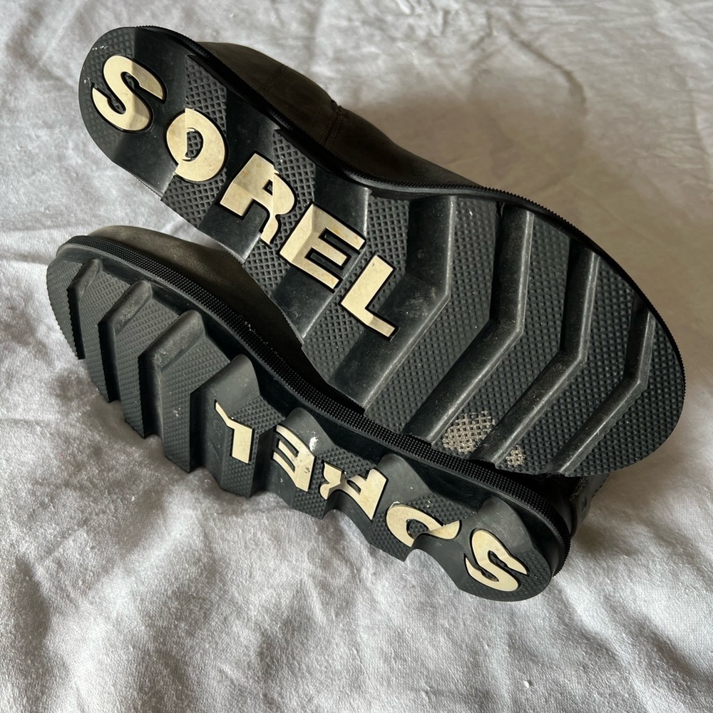 Sorel Gray Leather Boots with Structured Heel